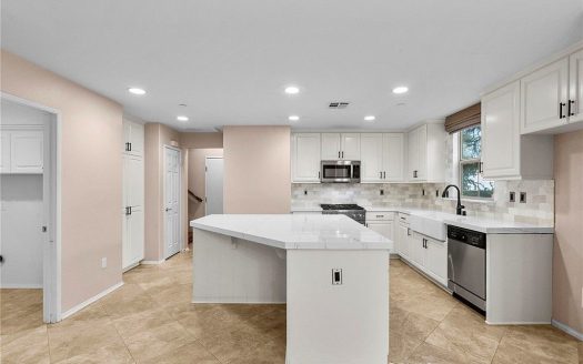 Condo For Sale in Northridge California 2 Beds 3 Baths