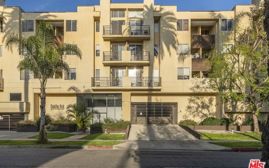 Condo For Sale in Beverly Hills California 2 Beds 2 Baths