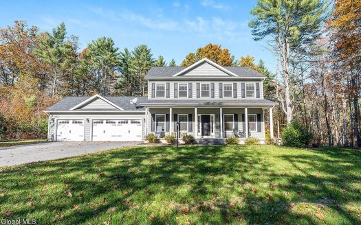 Single Family House For Sale in Gansevoort New York 4 Beds 3 Baths
