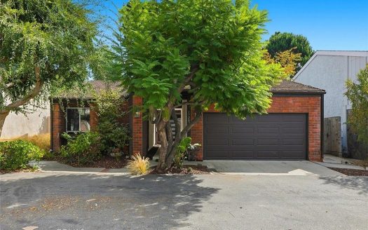 Single Family House For Sale in Pacific Palisades California 3 Beds 2 Baths