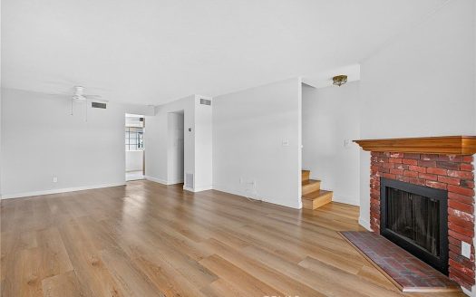 Town House For Sale in Valley Village California 2 Beds 3 Baths