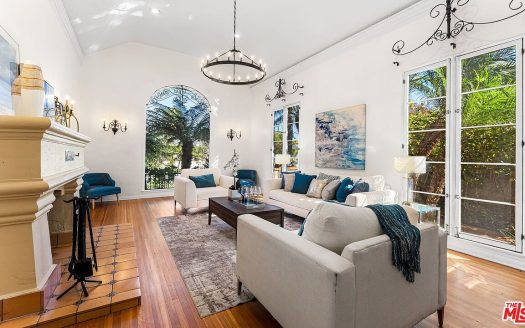 Single Family House For Sale in Los Angeles California 4 Beds 4 Baths