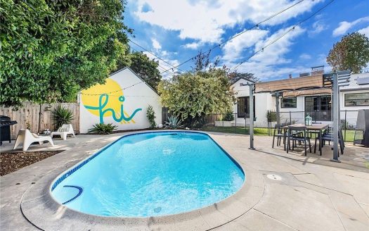 Single Family House For Sale in Valley Village California 4 Beds 2 Baths