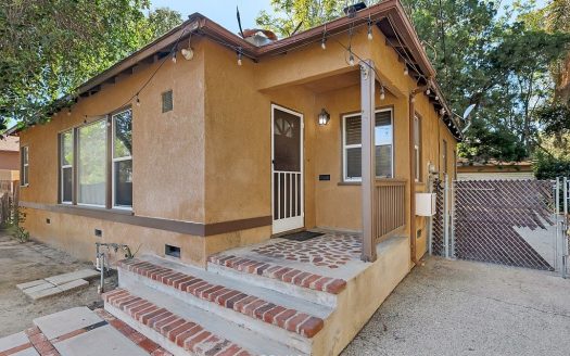 Single Family House For Sale in Canoga Park California 3 Beds 2 Baths