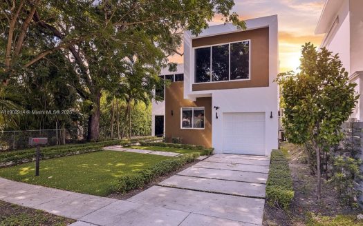 Single Family House For Sale in Miami Florida 5 Beds 5 Baths