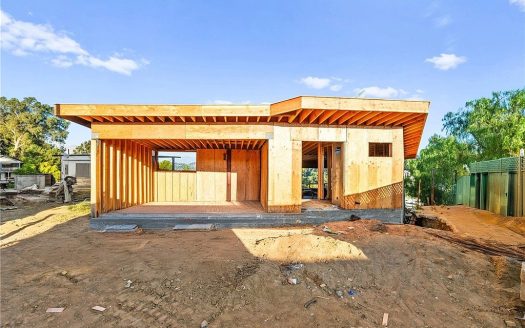 Single Family House For Sale in Los Angeles California 4 Beds 6 Baths