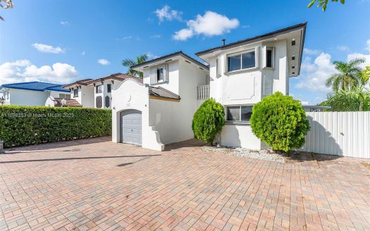 Single Family House For Sale in Miami Florida 3 Beds 3 Baths