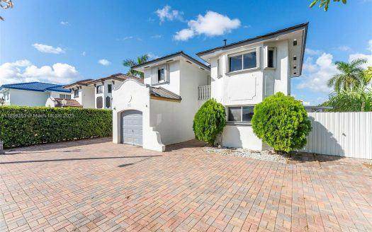 Single Family House For Sale in Miami Florida 3 Beds 3 Baths