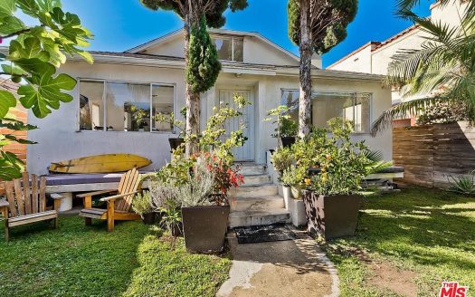 Single Family For Rent in Venice California 3 Beds 2 Baths