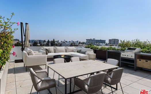 Condo For Sale in Beverly Hills California 3 Beds 4 Baths