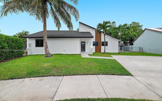Single Family House For Sale in Miami Florida 3 Beds 2 Baths