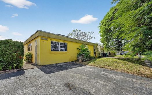 Single Family House For Sale in Miami Florida 4 Beds 2 Baths