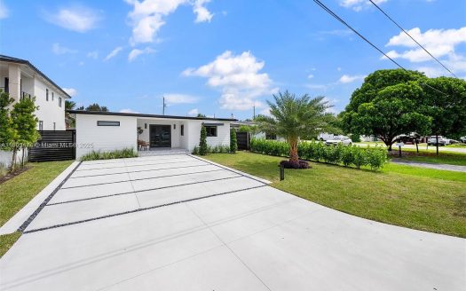 Single Family House For Sale in Miami Florida 4 Beds 4 Baths