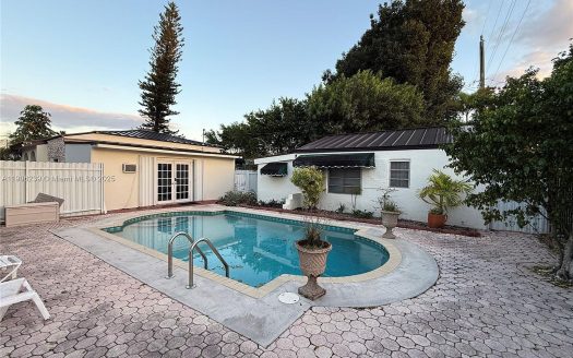 Single Family House For Sale in Miami Florida 4 Beds 3 Baths