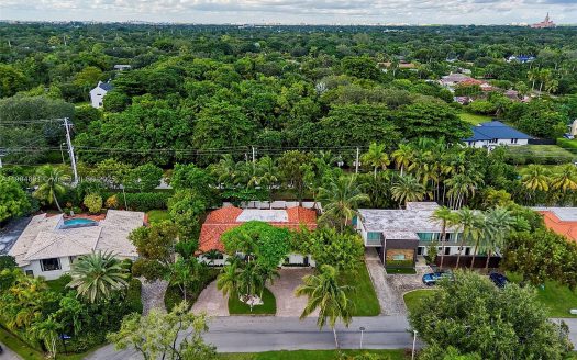 Single Family House For Sale in South Miami Florida 5 Beds 5 Baths