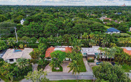 Single Family House For Sale in South Miami Florida 5 Beds 5 Baths