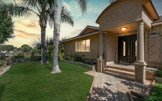 Single Family House For Sale in Granada Hills California 3 Beds 3 Baths