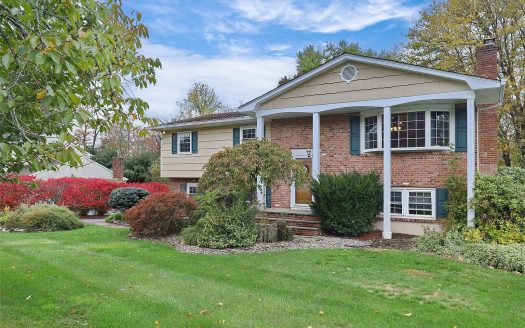 Single Family House For Sale in Nanuet New York 4 Beds 3 Baths