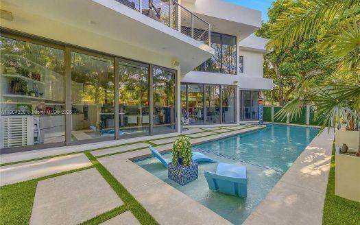 Single Family House For Sale in Miami Florida 5 Beds 5 Baths