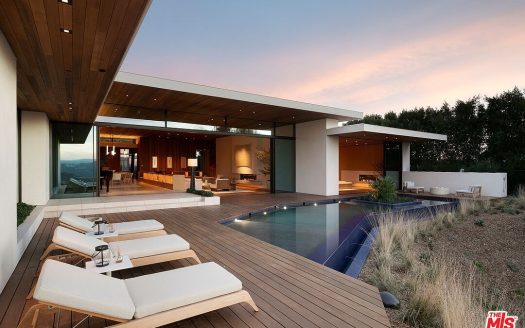 Single Family House For Sale in Beverly Hills California 4 Beds 5 Baths