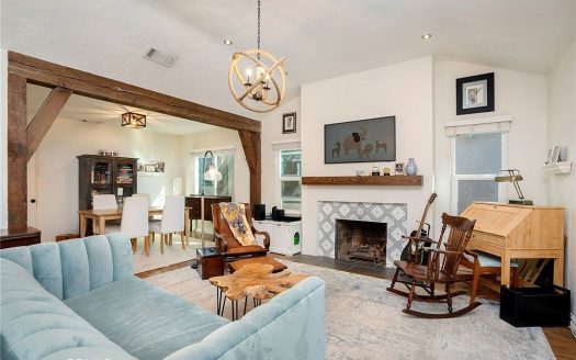 Single Family House For Sale in North Hollywood California 2 Beds 2 Baths