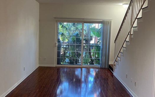 Townhome For Rent in Sherman Oaks California 2 Beds 3 Baths