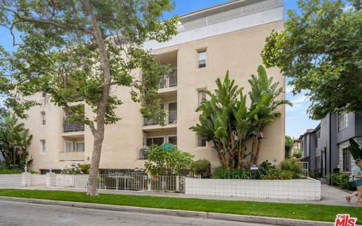 Condo For Sale in Beverly Hills California 2 Beds 2 Baths