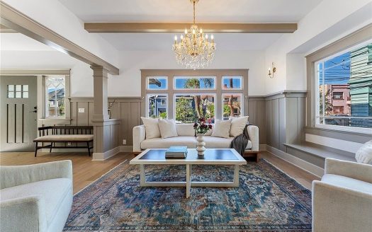 Single Family House For Sale in Los Angeles California 4 Beds 4 Baths