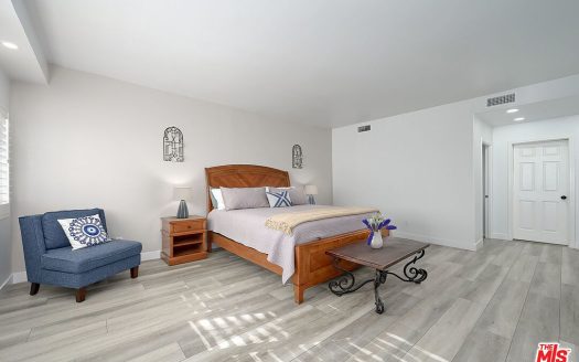 Condo For Sale in Beverly Hills California 4 Beds 4 Baths