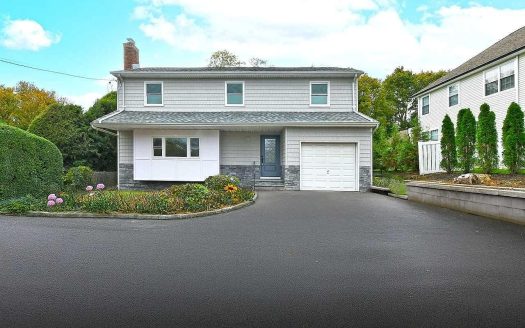 Single Family House For Sale in Huntington New York 5 Beds 4 Baths