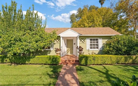 Single Family House For Sale in Sherman Oaks California 3 Beds 2 Baths