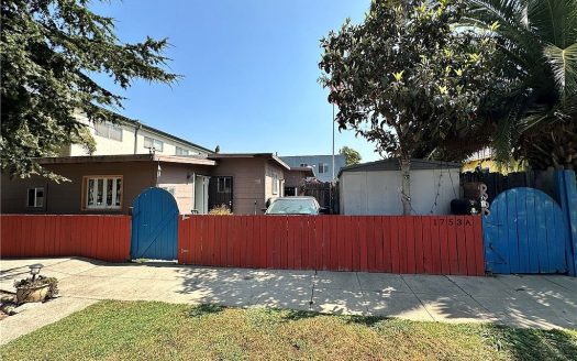 Single Family House For Sale in Santa Monica California 4 Beds 2 Baths