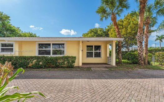 Single Family House For Sale in Miami Florida 4 Beds 2 Baths