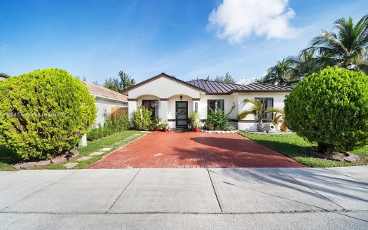 Single Family House For Sale in Miami Florida 4 Beds 2 Baths