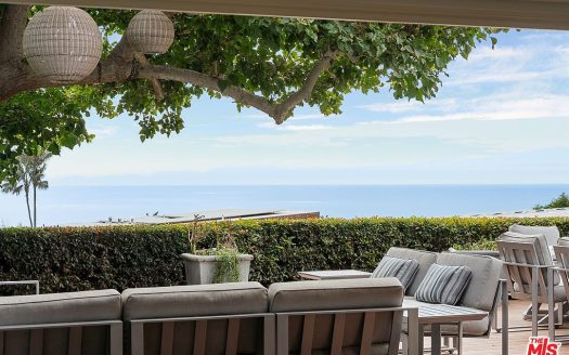 Single Family House For Sale in Pacific Palisades California 3 Beds 4 Baths
