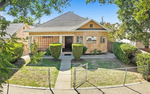 Single Family House For Sale in Los Angeles California 3 Beds 2 Baths