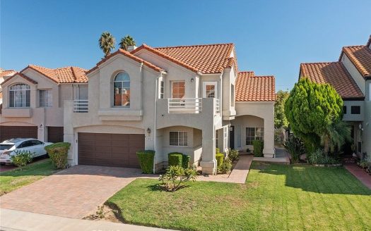 Single Family House For Sale in West Hills California 4 Beds 4 Baths