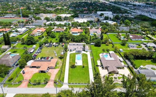 Single Family House For Sale in Miami Florida 4 Beds 5 Baths