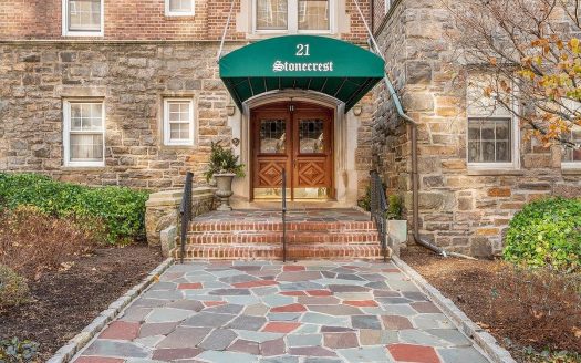 Condo For Sale in Larchmont New York 1 Beds 1 Bath