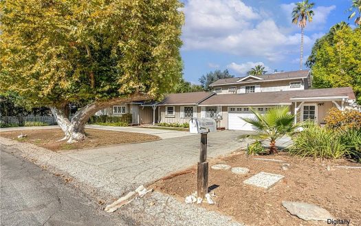 Single Family House For Sale in Woodland Hills California 6 Beds 5 Baths