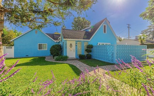 Single Family House For Sale in Van Nuys California 3 Beds 2 Baths