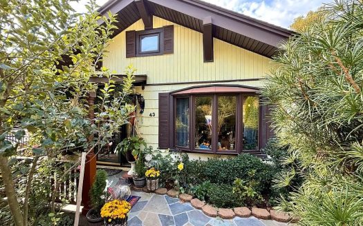 Single Family House For Sale in Croton On Hudson New York 3 Beds 3 Baths