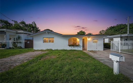 Single Family House For Sale in Miami Florida 3 Beds 2 Baths
