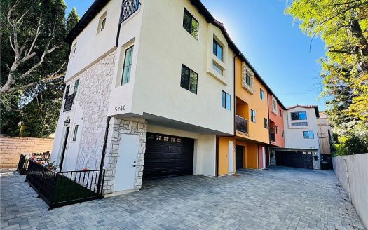 Single Family House For Sale in Sherman Oaks California 4 Beds 4 Baths