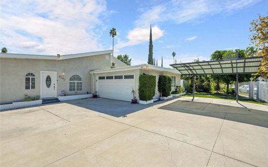 Single Family House For Sale in Woodland Hills California 4 Beds 4 Baths