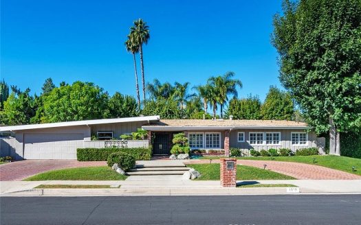 Single Family House For Sale in Tarzana California 3 Beds 4 Baths