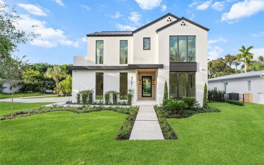 Single Family House For Sale in South Miami Florida 5 Beds 7 Baths