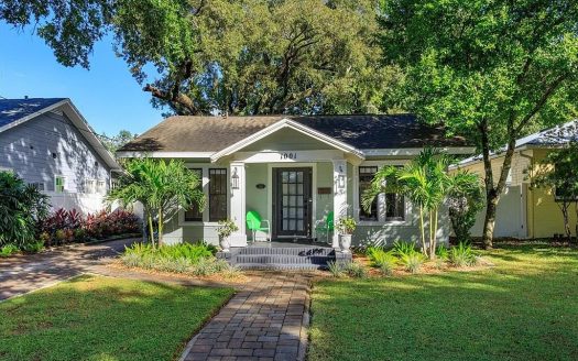 Single Family House For Sale in Orlando Florida 2 Beds 2 Baths