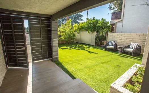 Single Family House For Sale in Valley Village California 4 Beds 3 Baths