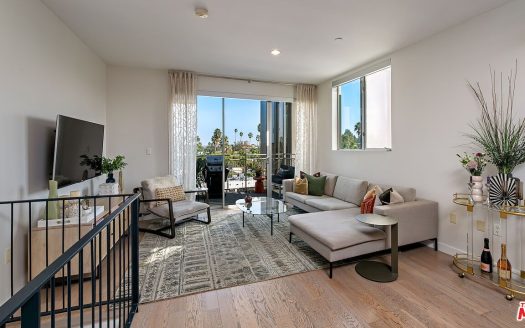 Condo For Rent in Los Angeles California 2 Beds 3 Baths
